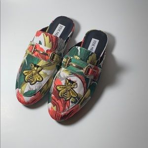 Women’s sandals size 5 1/2